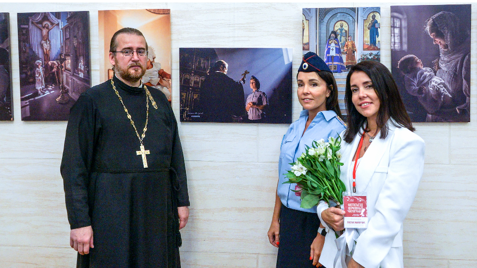 Оксана Майорова с героями своей фотографии