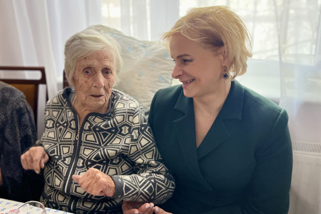 Шьёт для СВО, поёт в хоре Шьёт для СВО, поёт в хоре