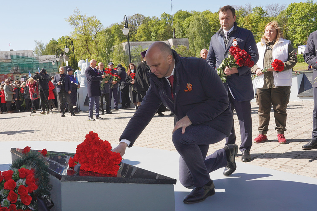 В посёлке Добровольск зажгли Вечный огонь