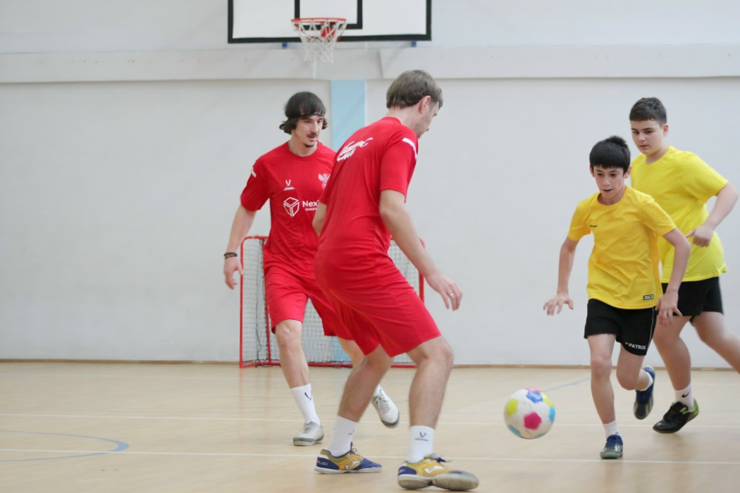 Сыграли со звёздами футбола Сыграли со звёздами футбола