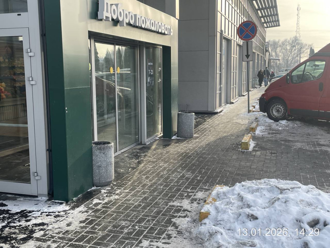 Чистить снег – это обязанность Чистить снег – это обязанность