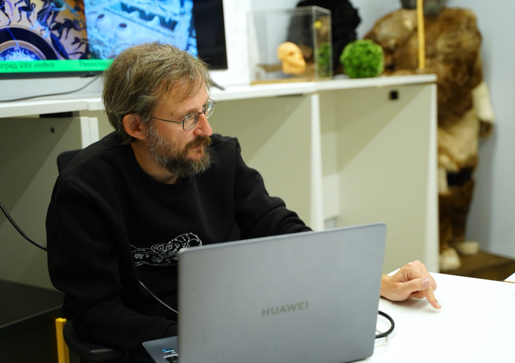 «Человек не произошёл от обезьяны. Он и есть обезьяна» «Человек не произошёл от обезьяны. Он и есть обезьяна»