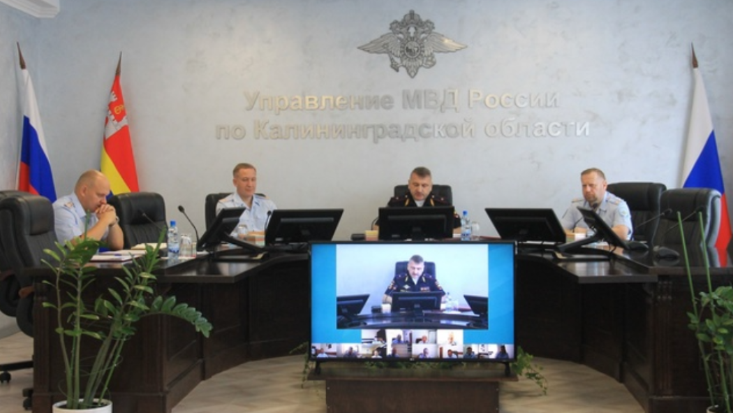 Подростки совершают меньше преступлений