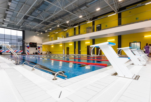 Бассейн, дороги, муралы