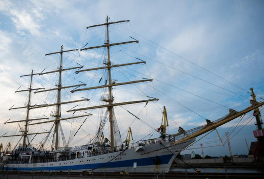 Мир в открытом море