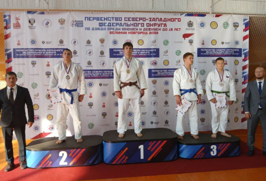 Первые в первенстве