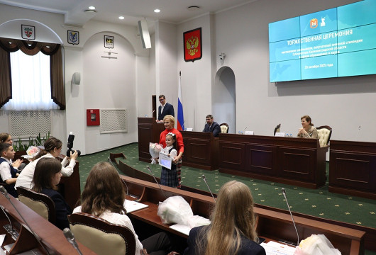 Денежное поощрение от губернатора для юных умов