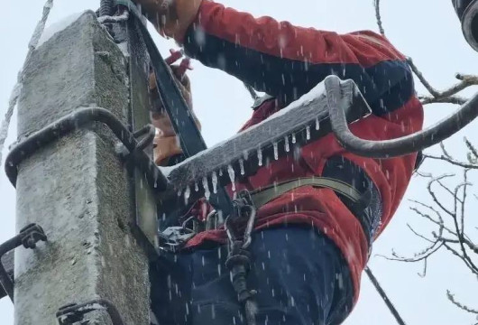 Из-за многочисленных аварий без света остаются почти 7 тысяч жителей