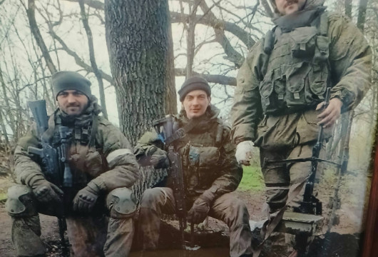 Он тоже со слезами на глазах