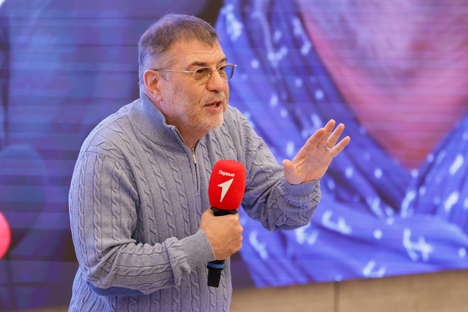 «Раздал всю свою тёплую одежду»