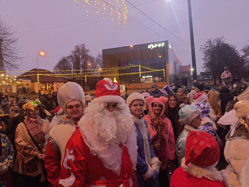 Что за праздник в дверь стучится?