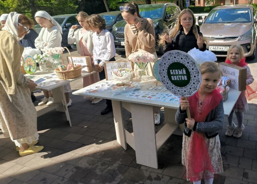 Акция «Белый цветок» проходит в Калининграде