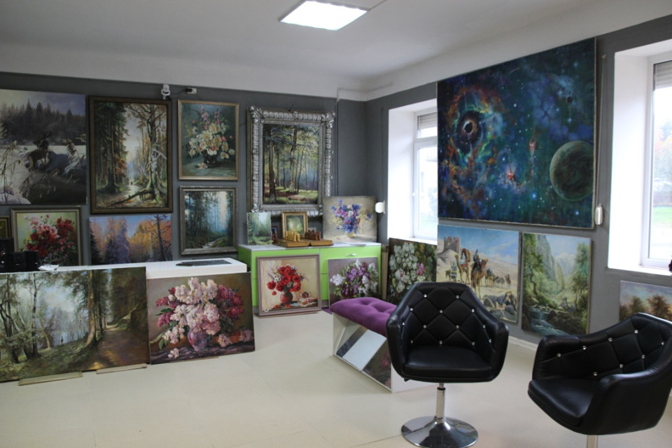 На этой выставке картин! На этой выставке картин!