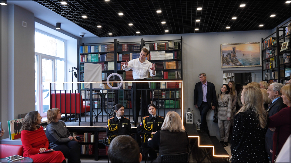 Места хватит и книгам, и поэтам