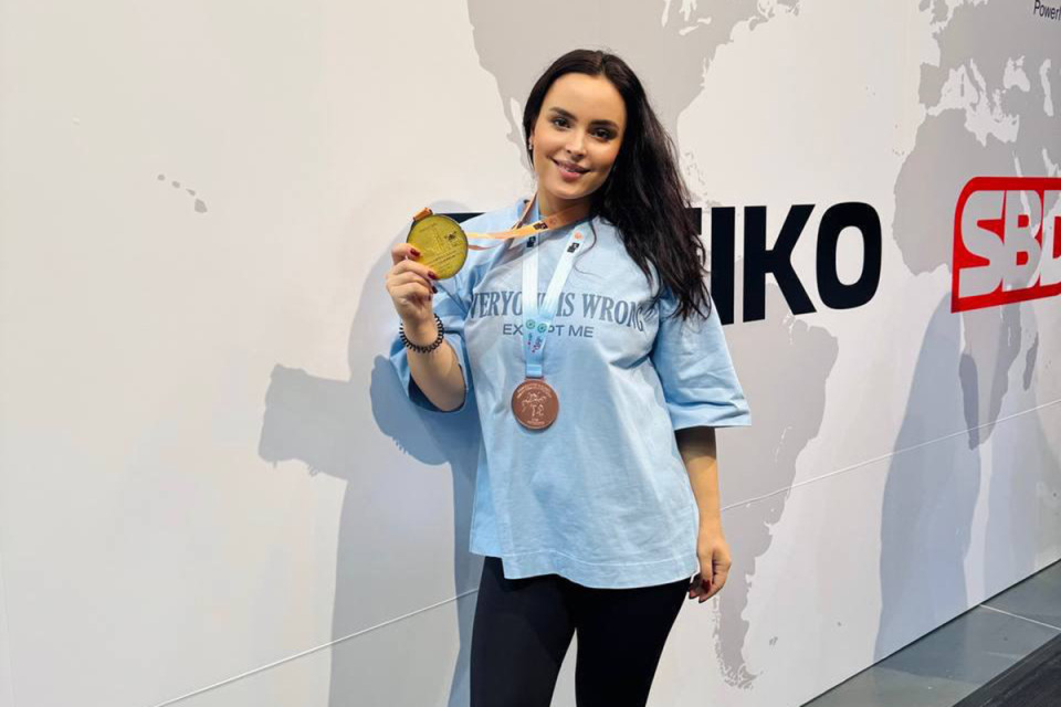 Спортсменка, комсомолка!