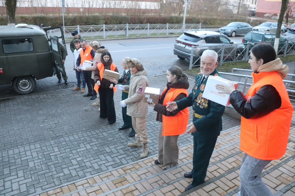 Собрали подарки для наших героев и защитников Собрали подарки для наших героев и защитников